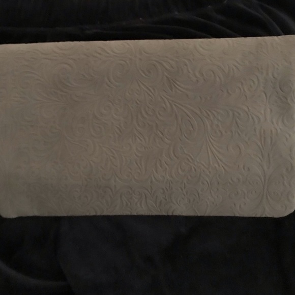 ION Color Embossed Dove Gray Purse. $15. - Picture 6 of 6